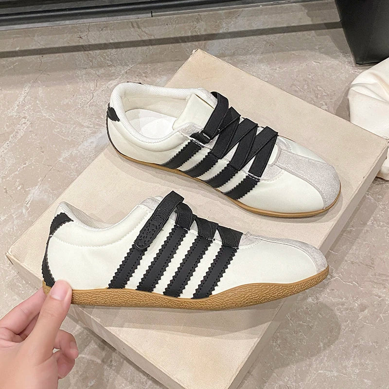 Women's Tennis Sneakers Summer Outdoor Training Shoes Skate Shoes Flat Casual Shoes Fashionable Women's Lace-Up Vulcanized Shoes