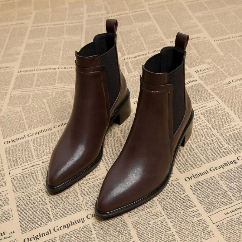 2025 New Women's Chelsea Boots for Autumn/Winter - Pointed Toe Ankle Boots, Leather Mid-Heel Pumps, French Retro Short Boots