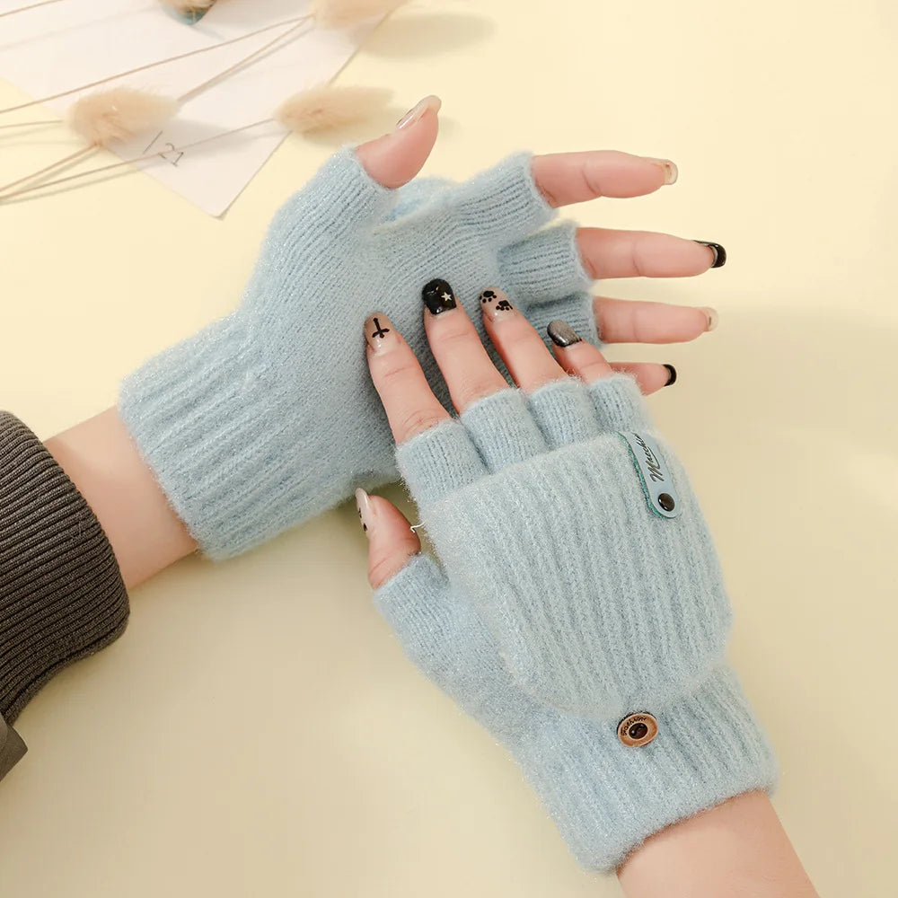 The Gloved Girl, in Winter, Half-Finger-Flip the Cover and Expose Her Fingers. In Autumn and Winter, She Knitted Wool and Rode a