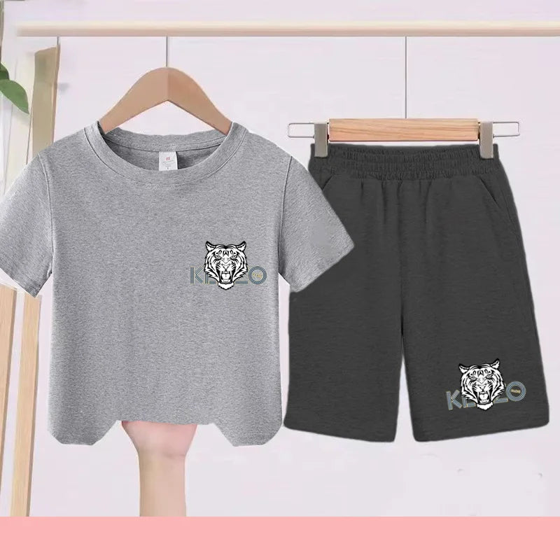Children's Summer Black and White T-shirts Paired with Breathable and Quick-drying Sports Outfits - Suitable for Children3 to 13
