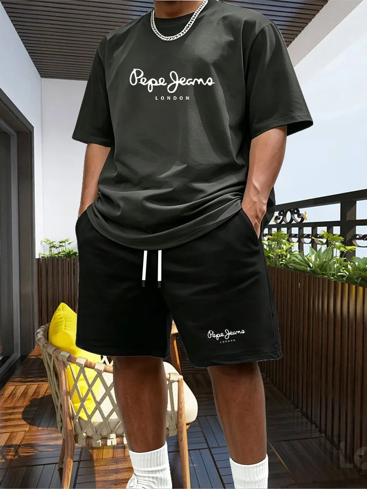 New Summer Fitness Sportswear for Men, Short-sleeved T-shirt and Shorts Two-piece Set, Breathable and Quick-drying Casual Wear.