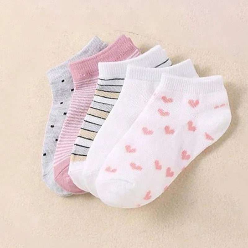 10 Pairs Adorable Kid's Socks - Comfortable Socks Suitable for Boys and Girls, Featuring Stripes and Heart-Shaped Patterns