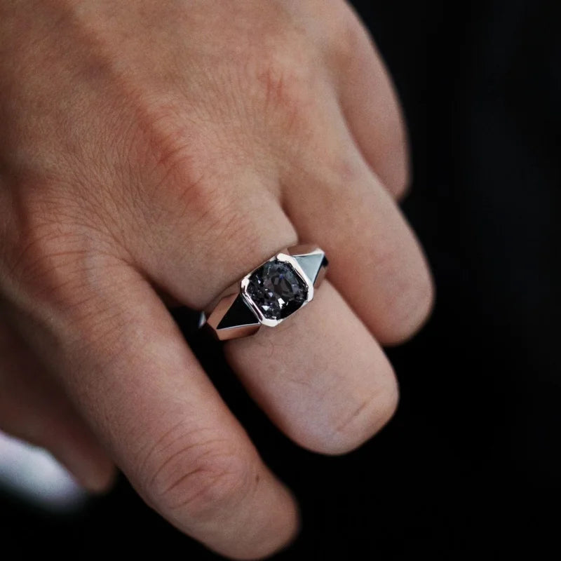 Silver glossy dazzling dark shiny metal inlaid black gemstones mens rings classic and handsome attending banquet jewelry