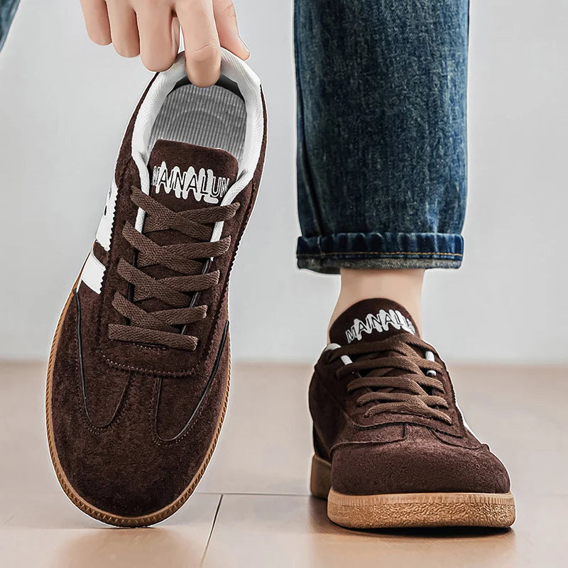 Men's casual sport shoes, suitable for spring and summer outfits, available in various sizes. Plus-size men's shoes, ideal for o