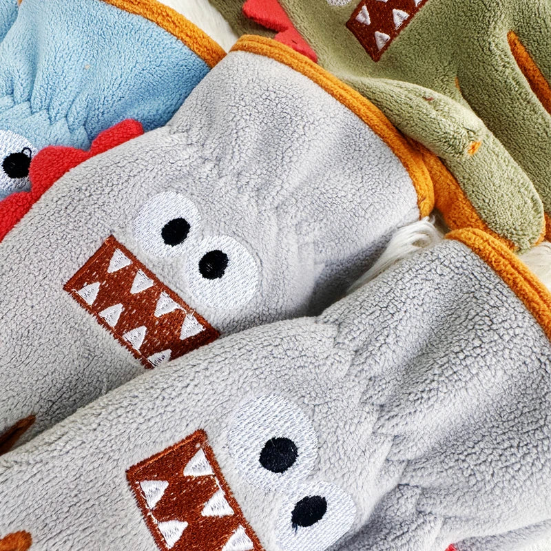 Children's warm gloves for boys, students and kids, suitable for winter cycling and outdoor activities. Fleece-lined and made of
