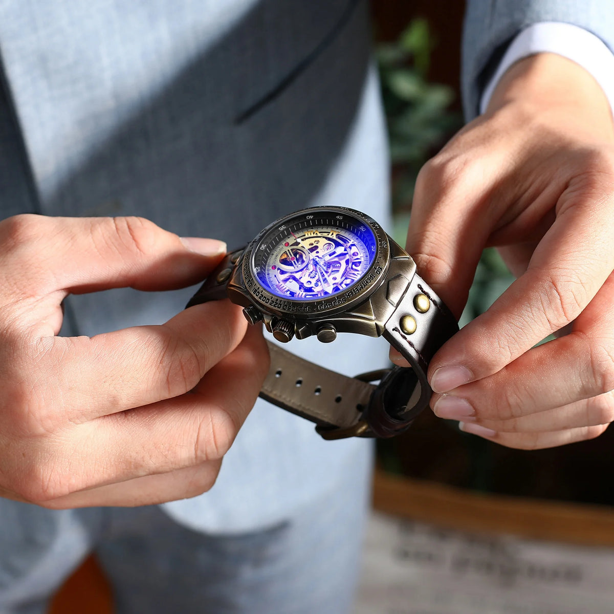 Men Automatic Mechanical Watch  Alloy Case Hollow Dial  Strap   Business Luxury Self Winding Wristwatch Gift for Gentlemen Male