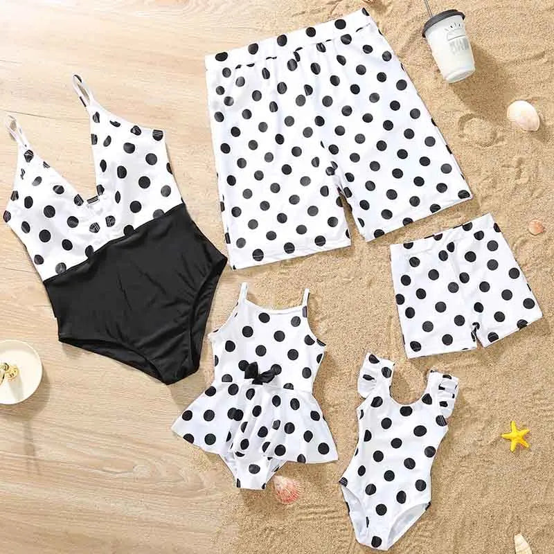2026 New Family Matching Swimsuits One-Piece Mother Daughter Swimwear Father Son Swim Shorts Beach Mommy and Men Clothes Outfits