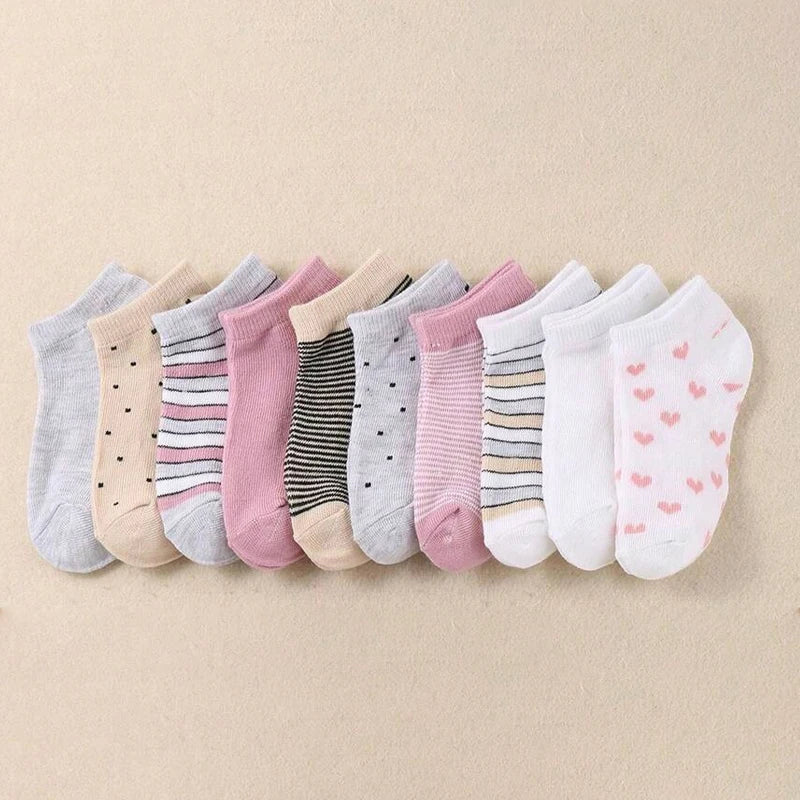 10 Pairs Adorable Kid's Socks - Comfortable Socks Suitable for Boys and Girls, Featuring Stripes and Heart-Shaped Patterns