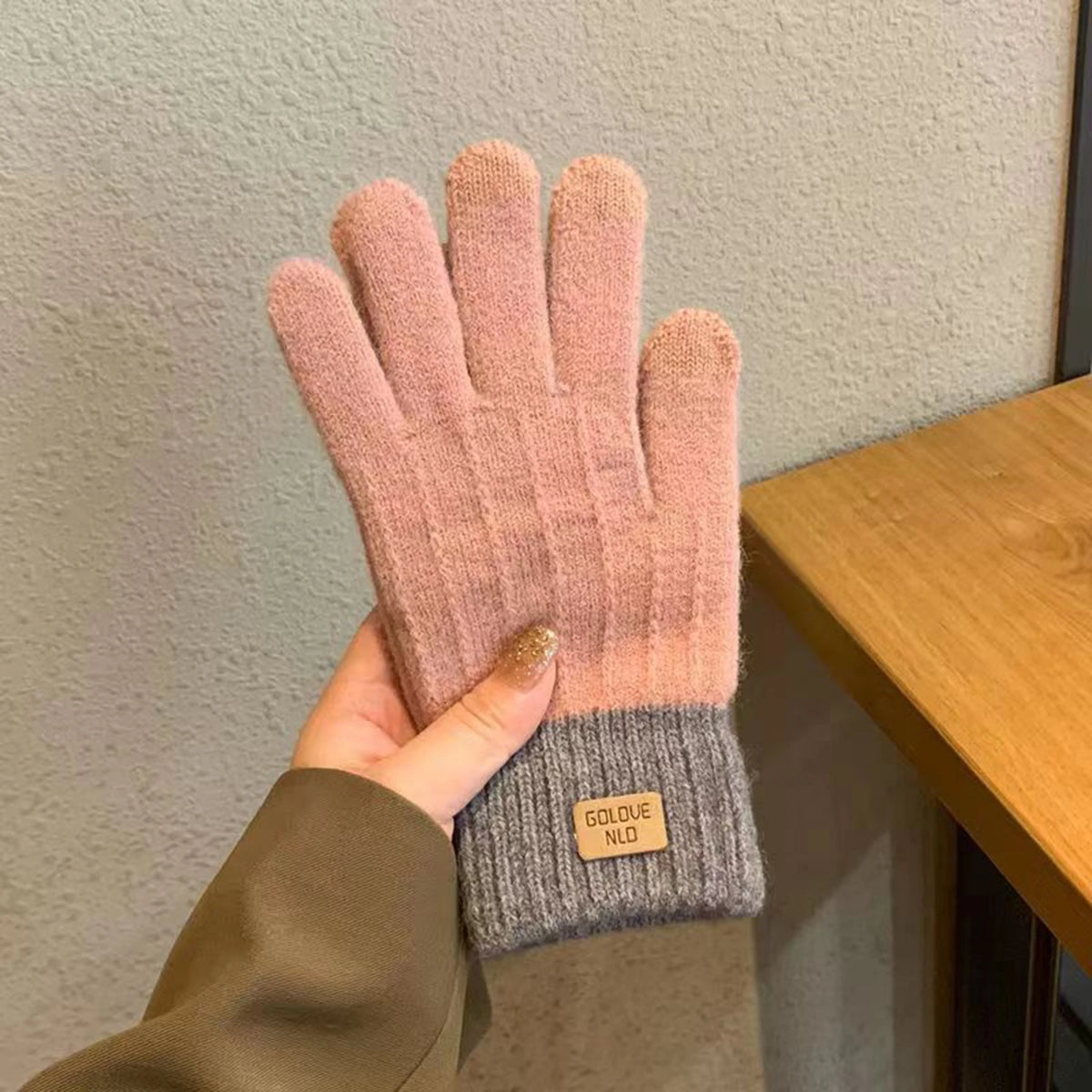 Women's Cable Knit Gloves Warm Fleece Lined Knit Gloves with Touchscreen for Women Girls Winter Gift