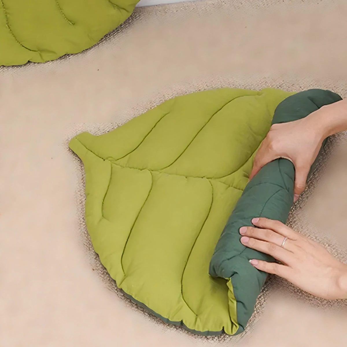 Cat Bed Mats Soft Cotton Leaf Shaped Kitten Cat Puppy Dog Bed Mat Sleep Blanket Home Pets Double Sided Pad Floor Rugs Washable