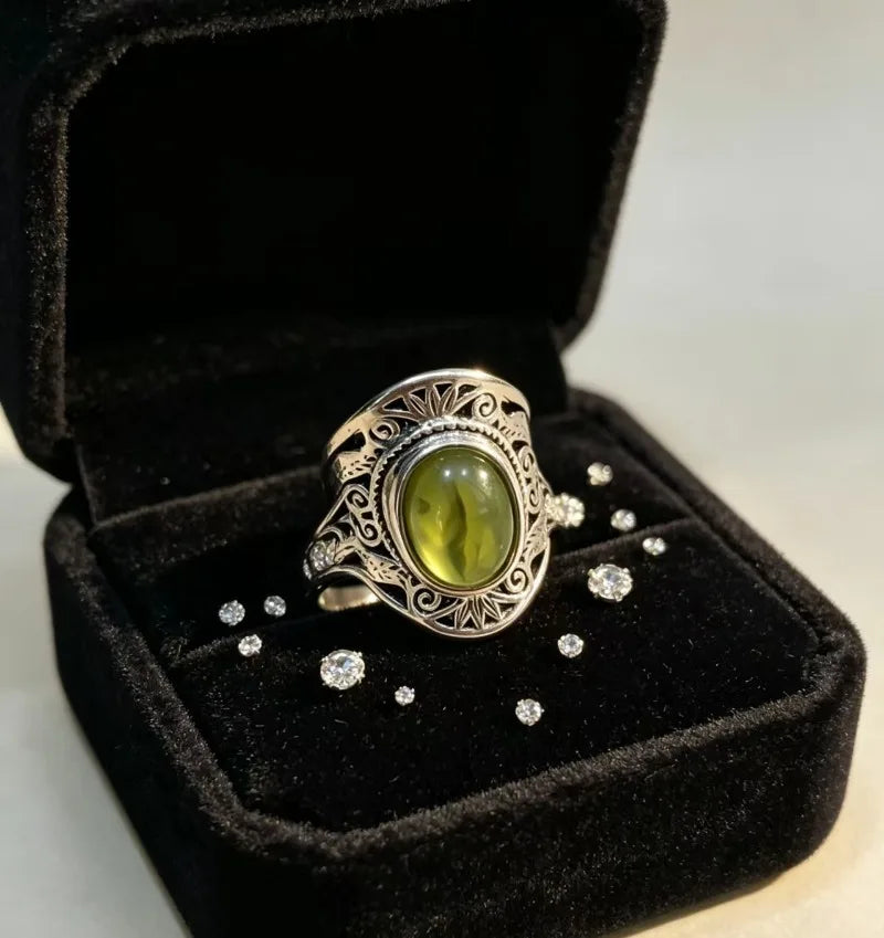 European and American jewelry: green ring, vintage style, trendy for men and women, personalized stone ring.
