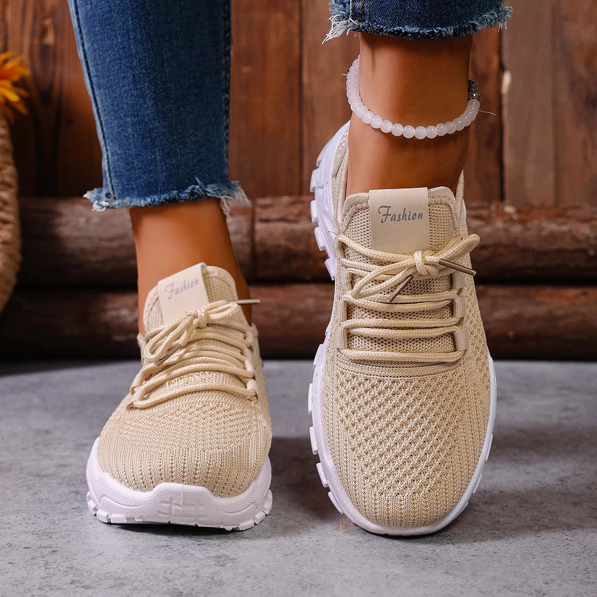 Women’s stylish, breathable, knitted sports shoes for spring and autumn. Casual, lightweight