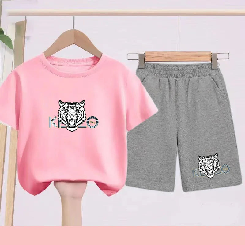Children's Summer Black and White T-shirts Paired with Breathable and Quick-drying Sports Outfits - Suitable for Children3 to 13