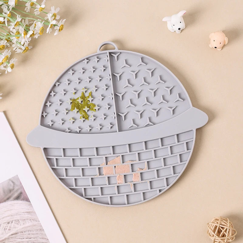 Pet silicone licking mat cat and dog food bowl licking slow feeder pet tableware silicone slow feeder dog bowl cat treat mat