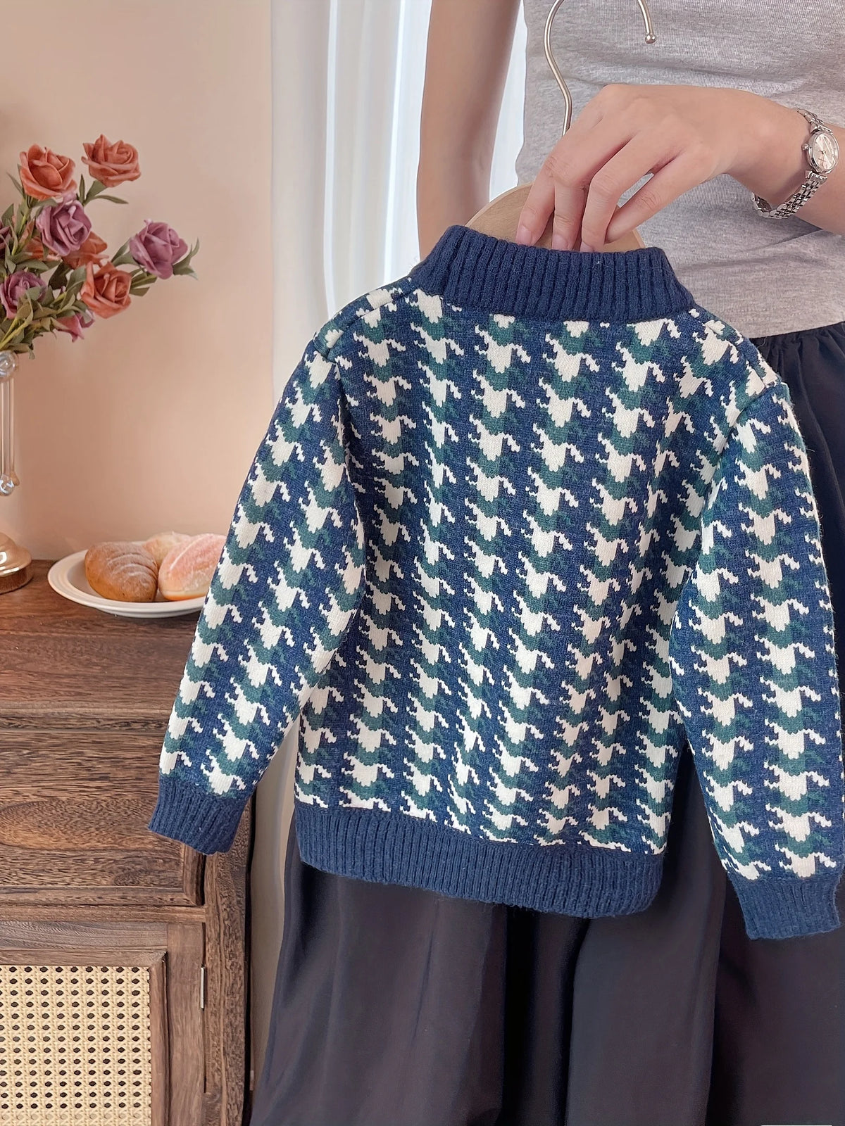 Boys' Sweaters for Autumn and Winter, Stylish Round-Neck Knitwear for Young Children, Pullover Warm Tops for Kids, Trendy
