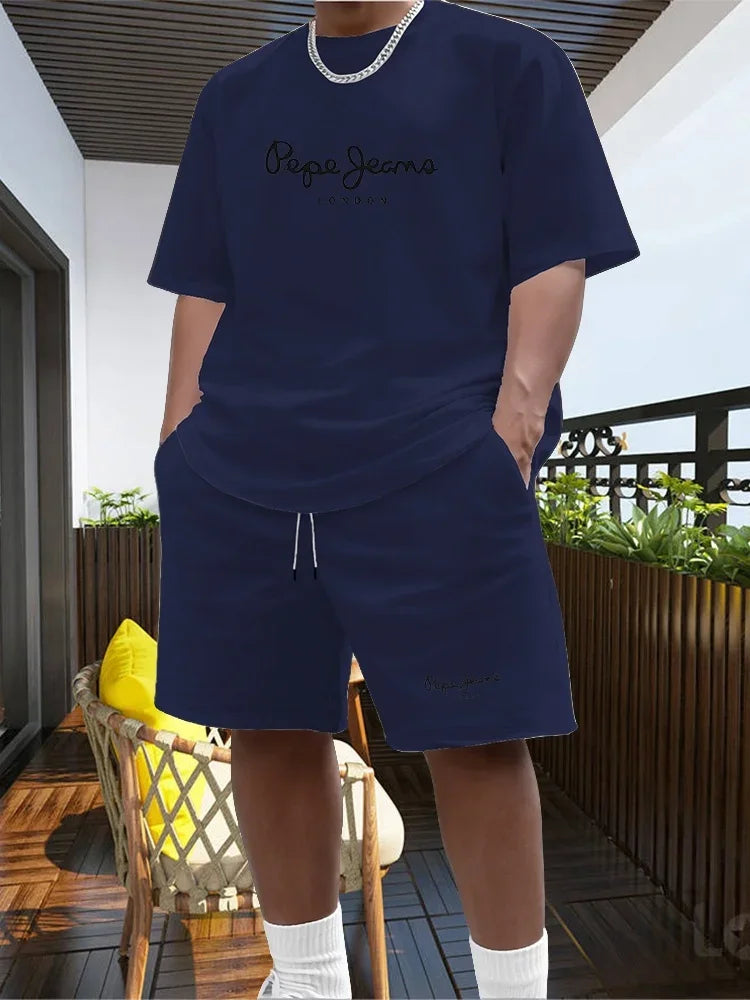 New Summer Fitness Sportswear for Men, Short-sleeved T-shirt and Shorts Two-piece Set, Breathable and Quick-drying Casual Wear.