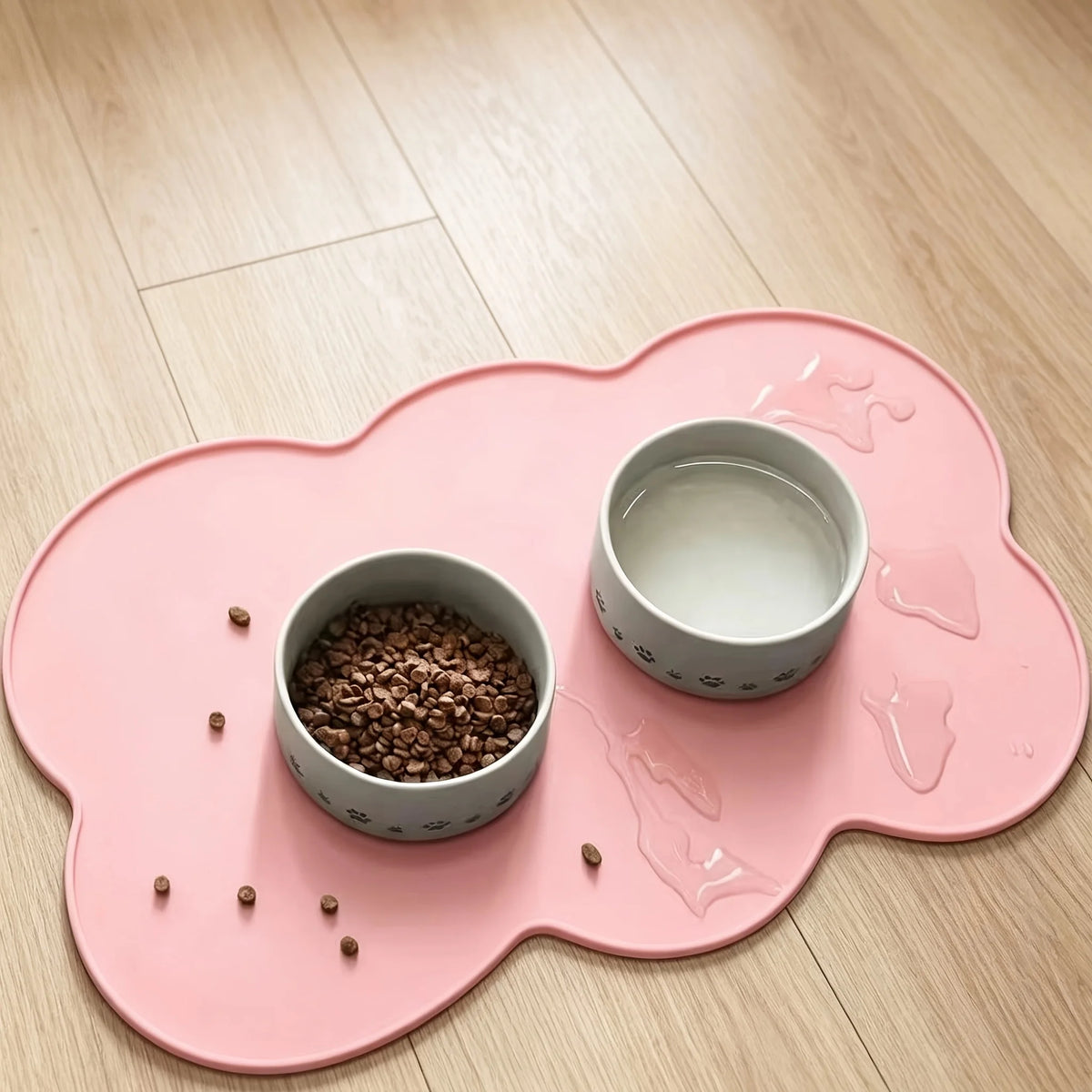Silicone Pet Feeding Mat, Leak-Proof and Non-Slip Feeding Mat for Dogs and Cats, Oval Bowl Mat