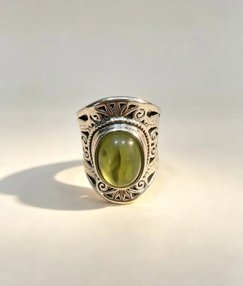 European and American jewelry: green ring, vintage style, trendy for men and women, personalized stone ring.