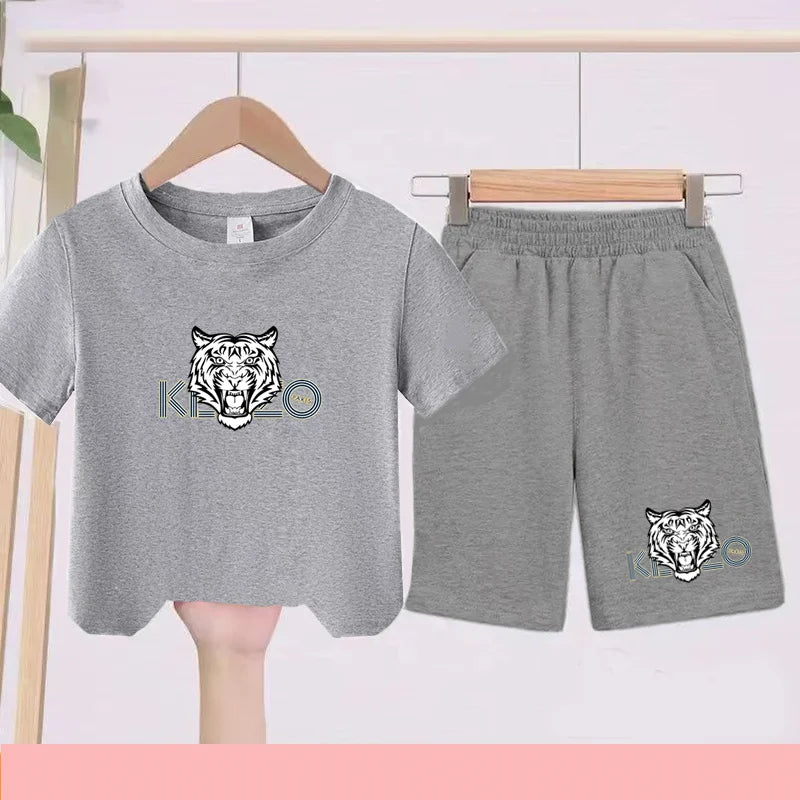 Children's Summer Black and White T-shirts Paired with Breathable and Quick-drying Sports Outfits - Suitable for Children3 to 13