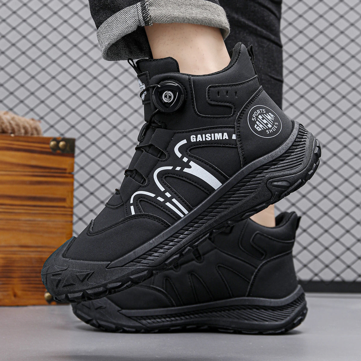 Men's high  boots, outdoor sports shoes, anti slip and wear-resistant rotating buckle hiking shoes, men's shoes