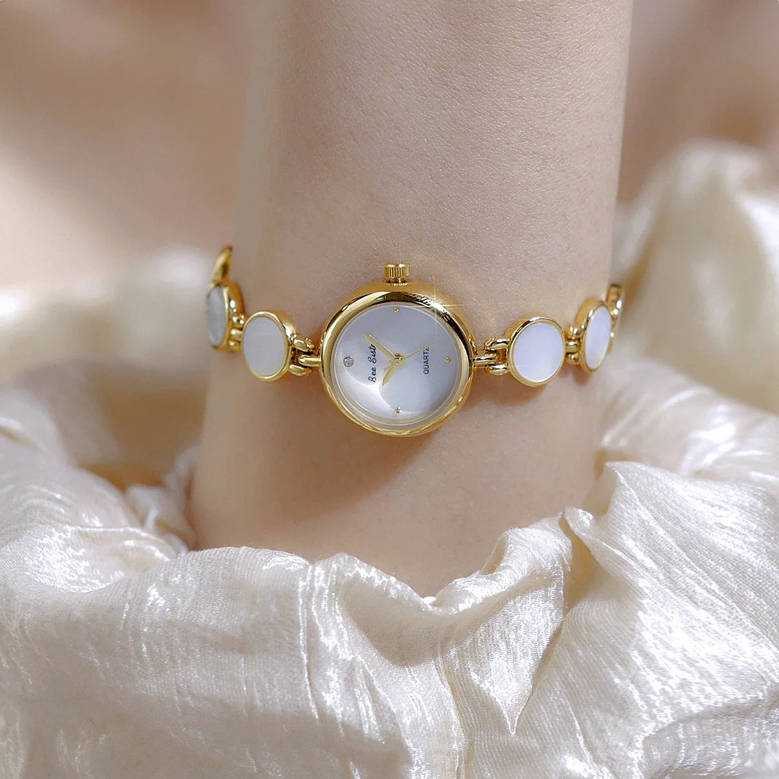 Luxury Ladies Watches Gold Small Dial Natural Shell Bracelet Clock Gifts For Women Lady Fashion Dress Quartz Wristwatch