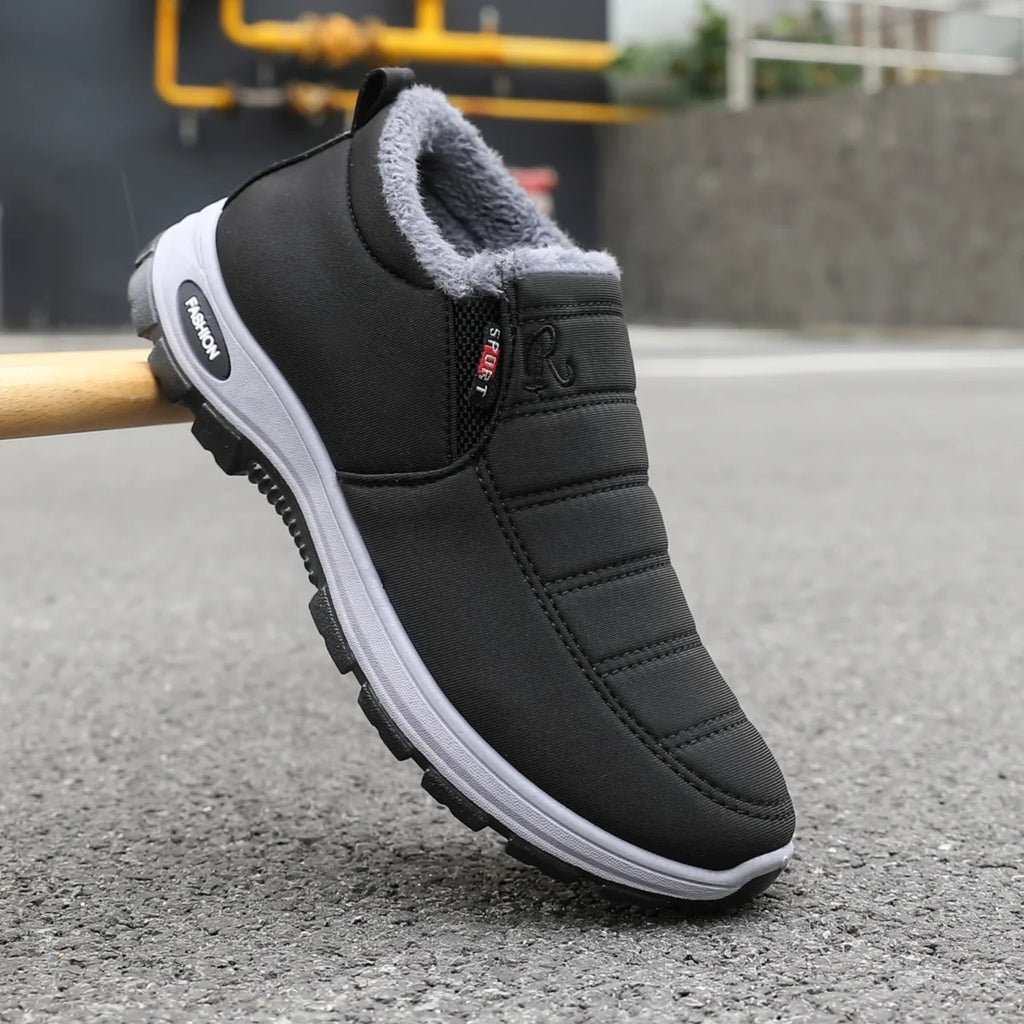 Men's casual snow boots: comfortable, warm, slip-on design, versatile and lightweight.