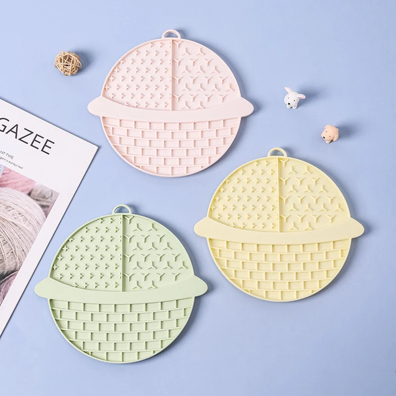 Pet silicone licking mat cat and dog food bowl licking slow feeder pet tableware silicone slow feeder dog bowl cat treat mat