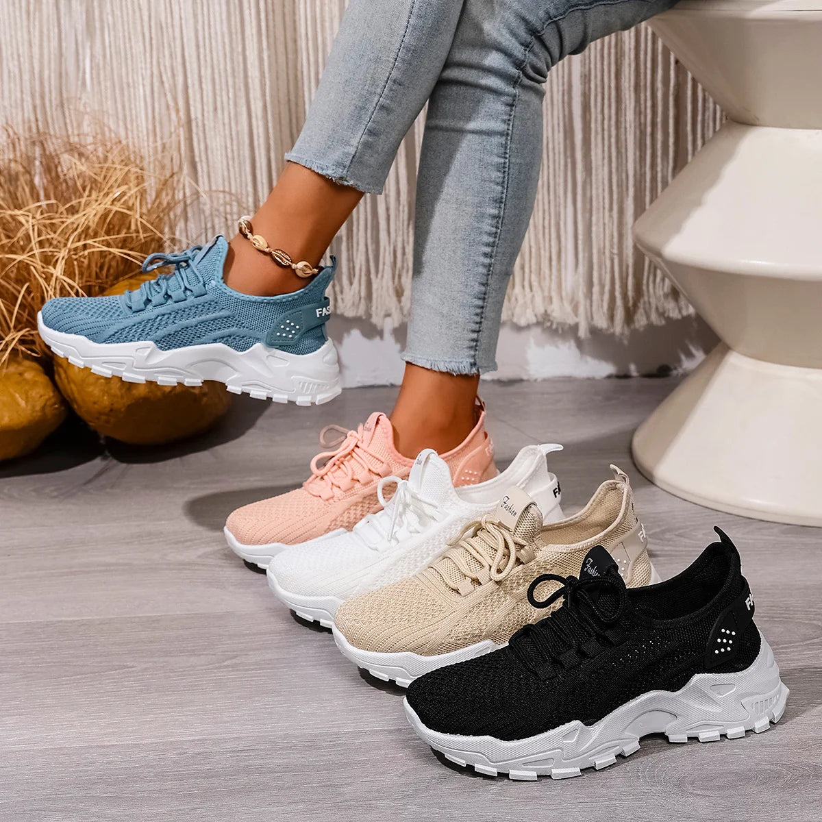 Women’s stylish, breathable, knitted sports shoes for spring and autumn. Casual, lightweight