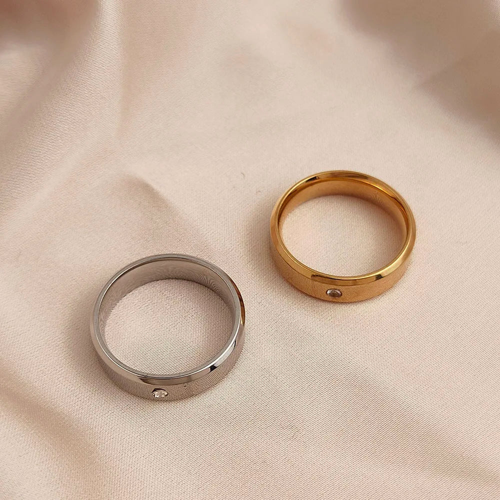 Classic Western European and American Fashion Jewelry Wedding Rings for Men and Women Titanium Alliance Fans